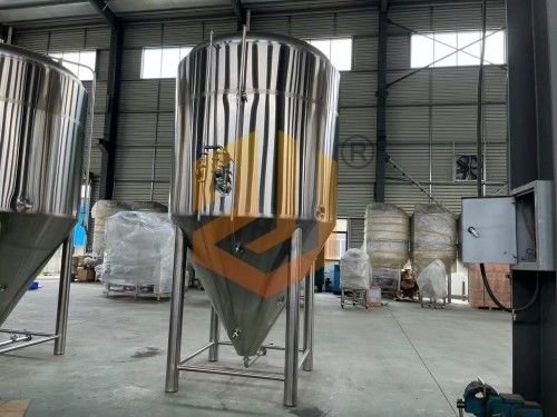 5噸啤酒廠發酵罐特價銷售（shòu）僅需5.5萬元限（xiàn）量6台